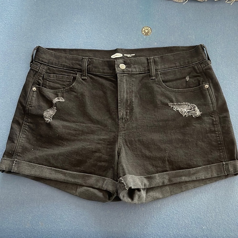 NEW NEVER WORN OLD NAVY BOYFRIEND SHORT